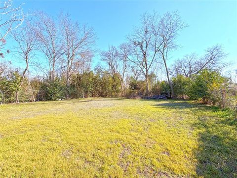 Tiny photo for 203 W Nolan Street, Lorena, TX 76655 (MLS # 21197417)