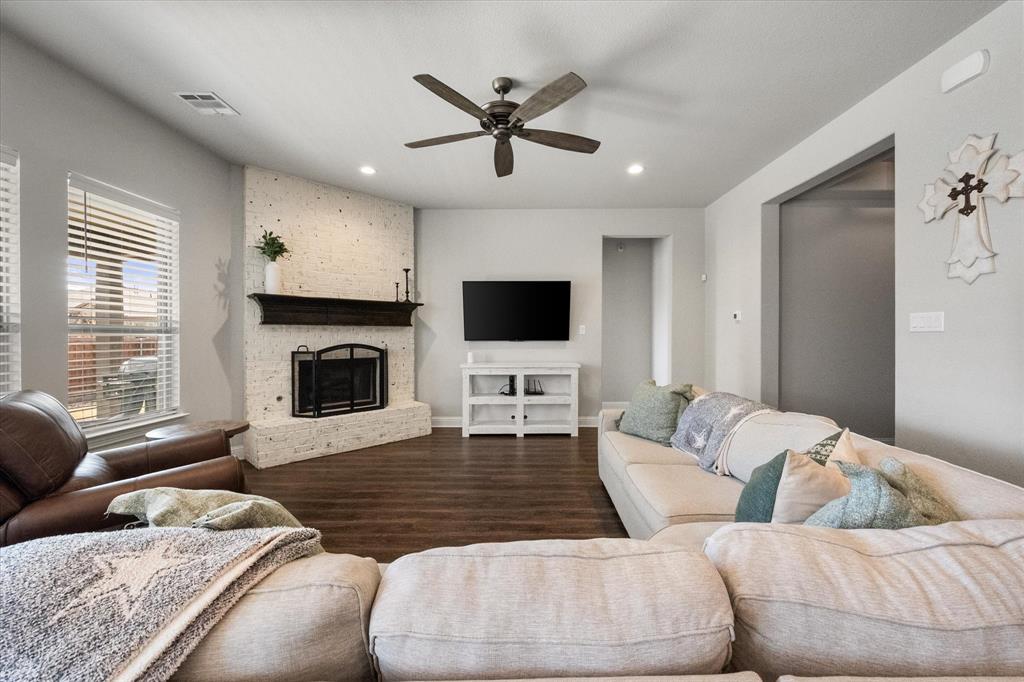 2515 Wallingford Drive