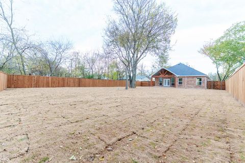 A home in Bonham