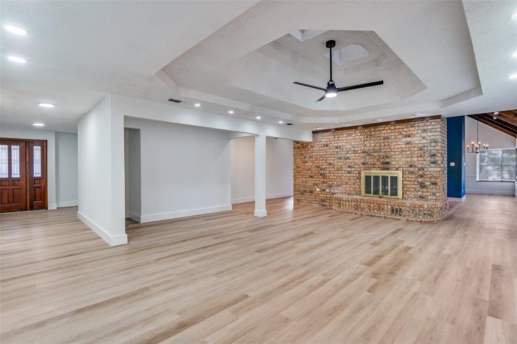 1215 SPRING LAKE Drive