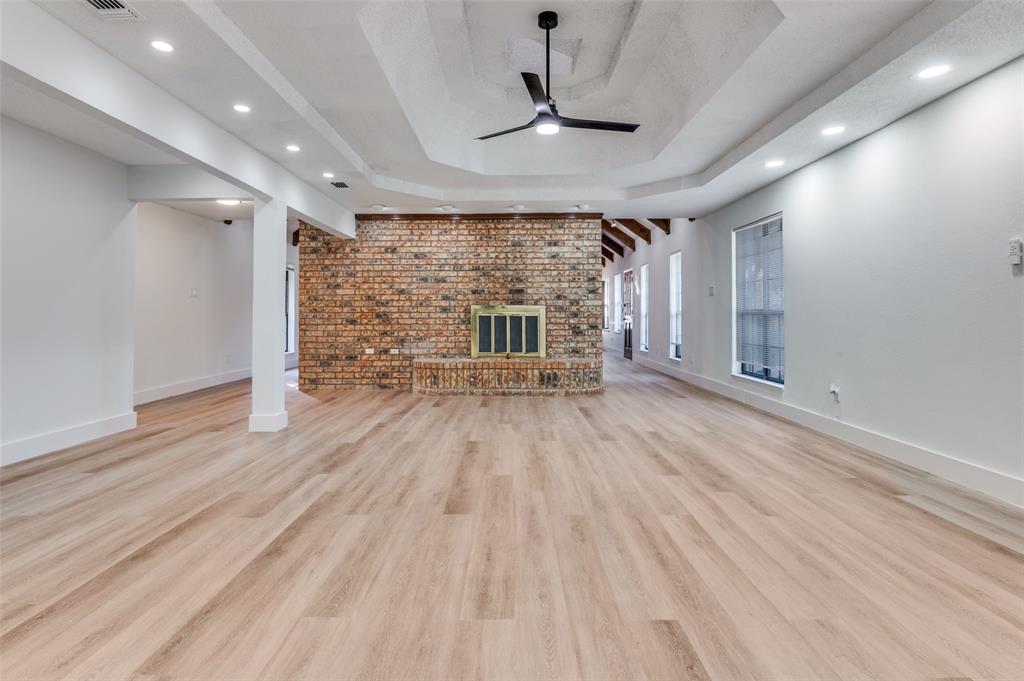 1215 SPRING LAKE Drive