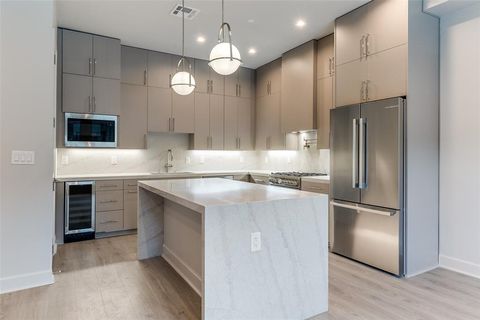 1900 S Ervay Street 309 Dallas TX 75215