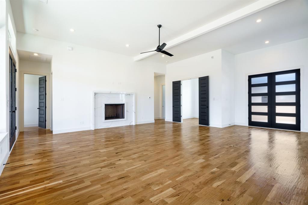 3040 Glen Oaks