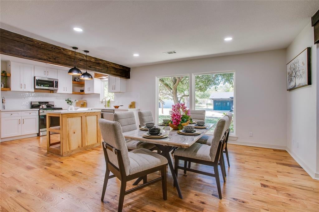 2828 Larkspur Lane