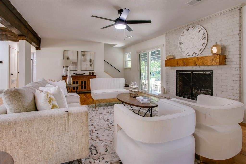 2828 Larkspur Lane