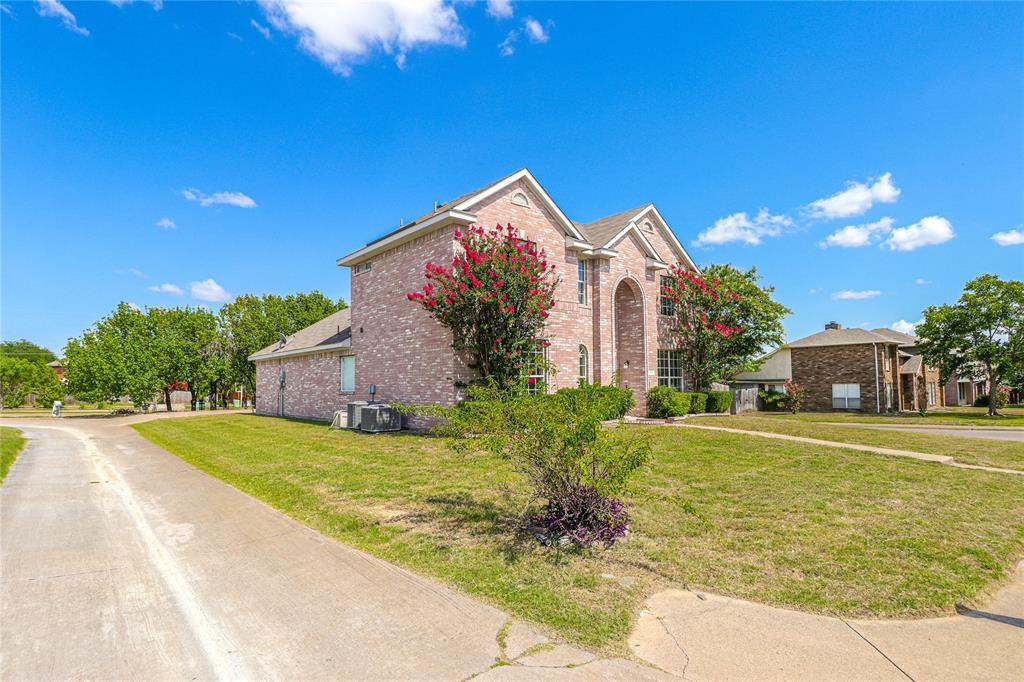 512 Dogwood Trail