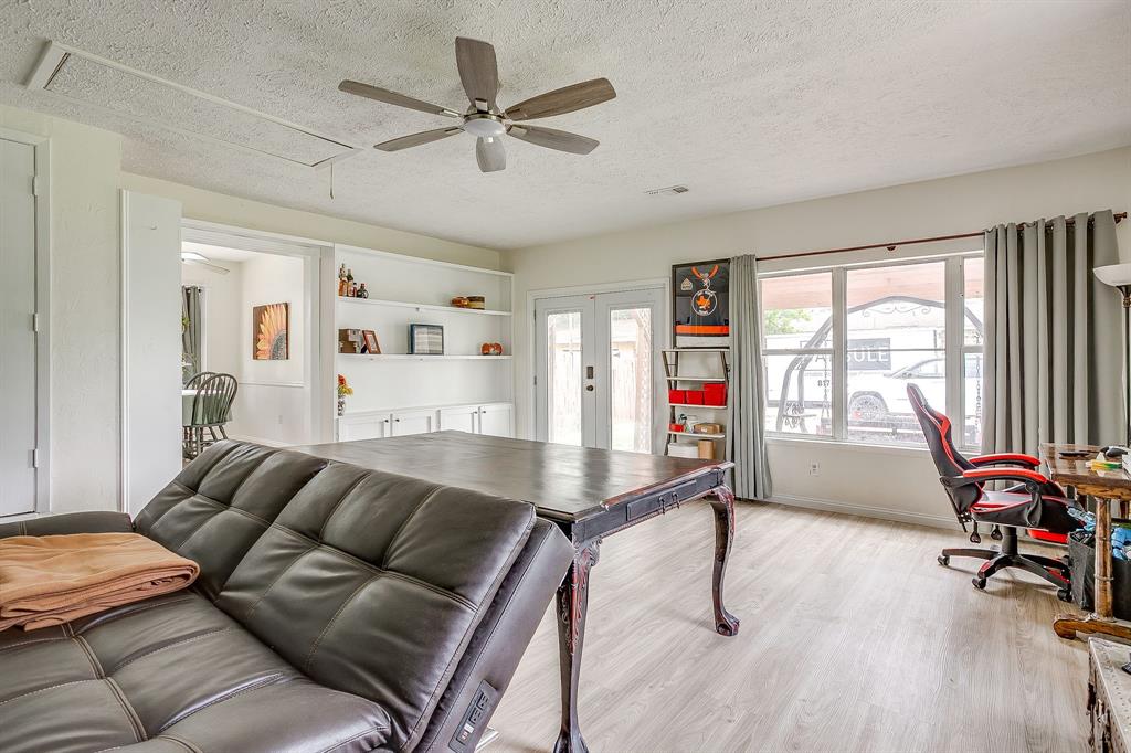 Colonial Country Estates - Residential