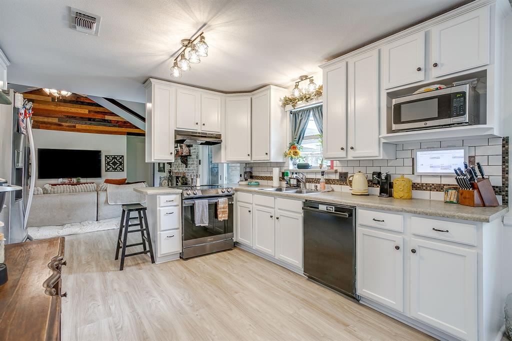 Colonial Country Estates - Residential