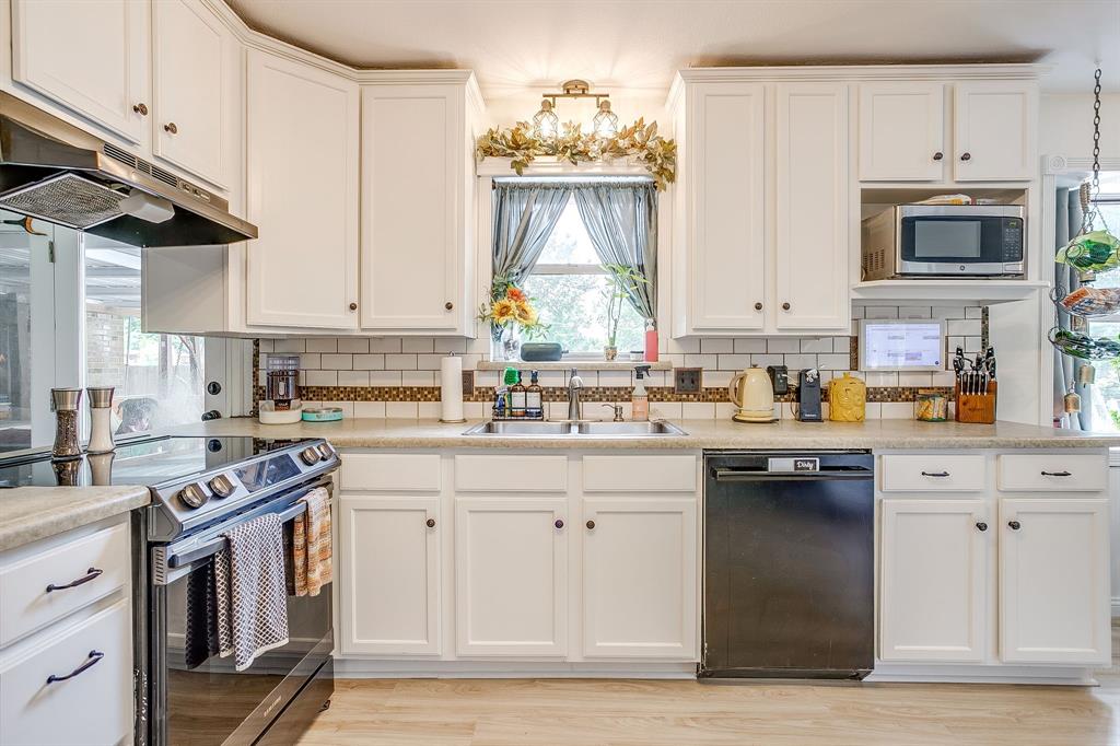 Colonial Country Estates - Residential