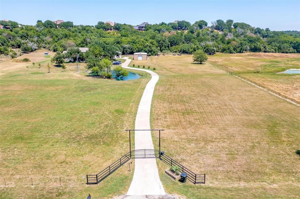 Photo of 819 Old Annetta Road, Aledo, TX 76008 (MLS # 21236923)