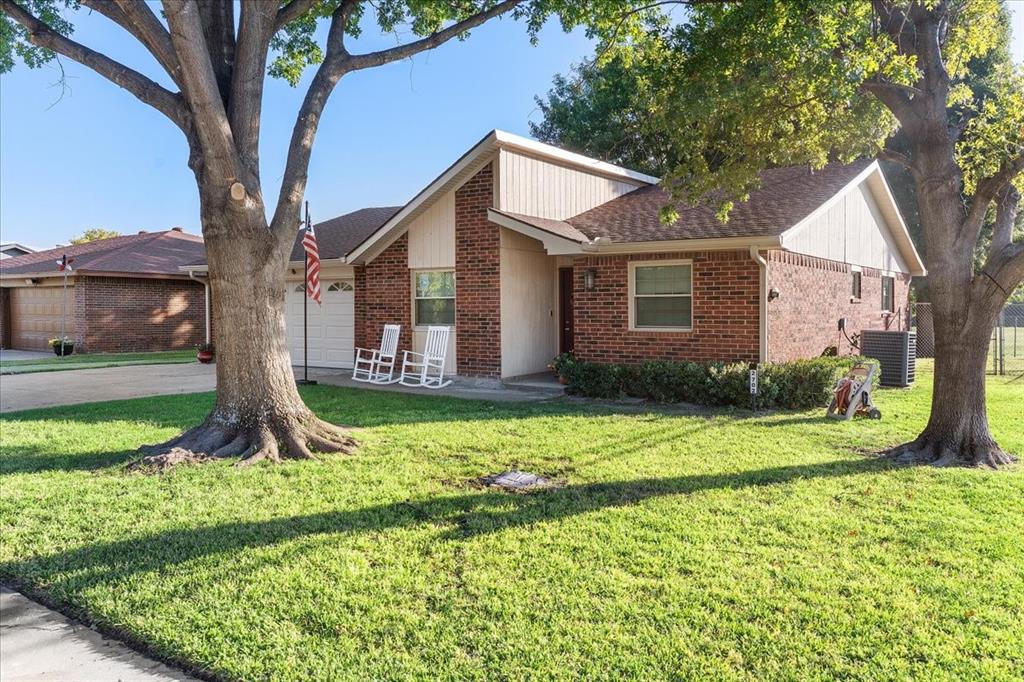 Photo of 2702 Pebble Beach Drive, Lancaster, TX 75134 (MLS # 21419132)