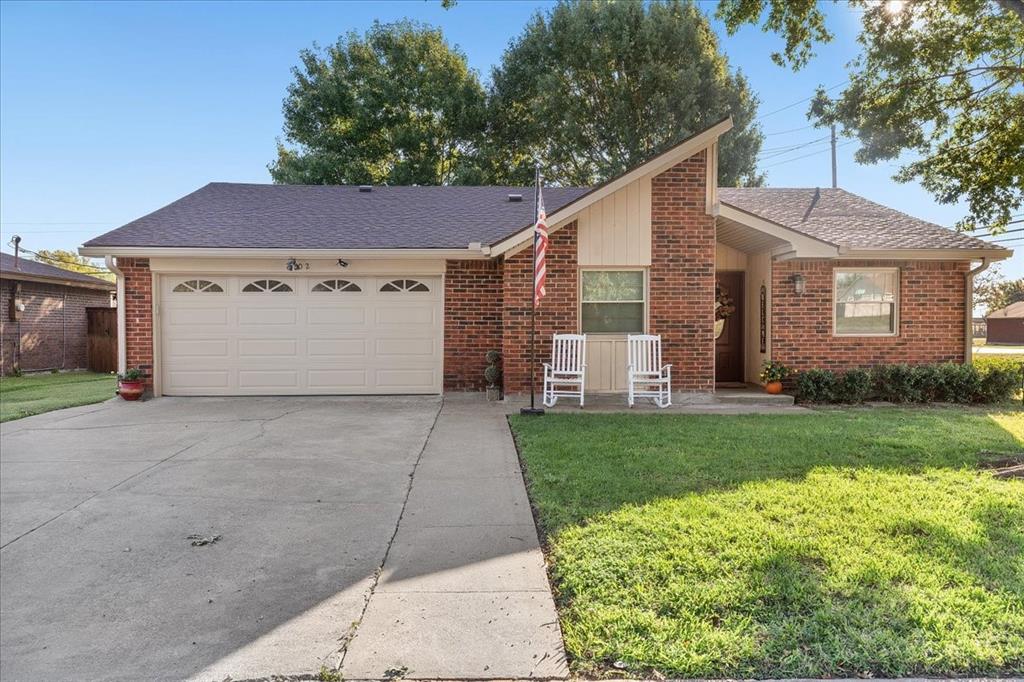 Photo of 2702 Pebble Beach Drive, Lancaster, TX 75134 (MLS # 21419132)