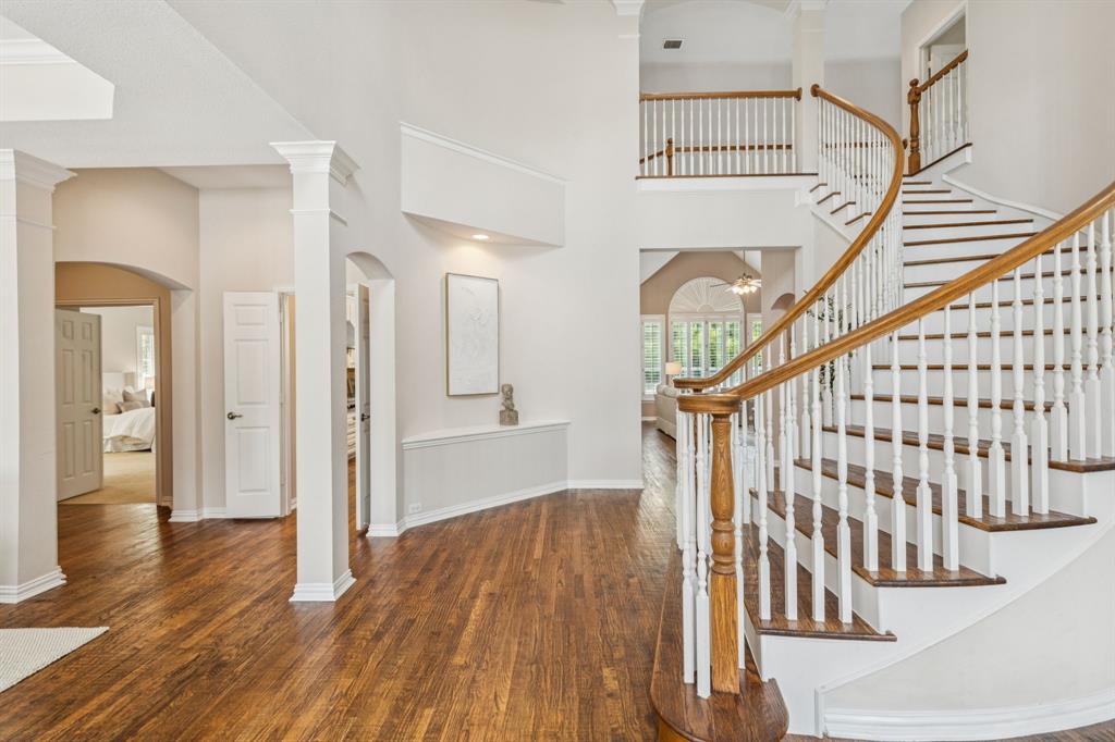 8904 Meadowknoll Drive