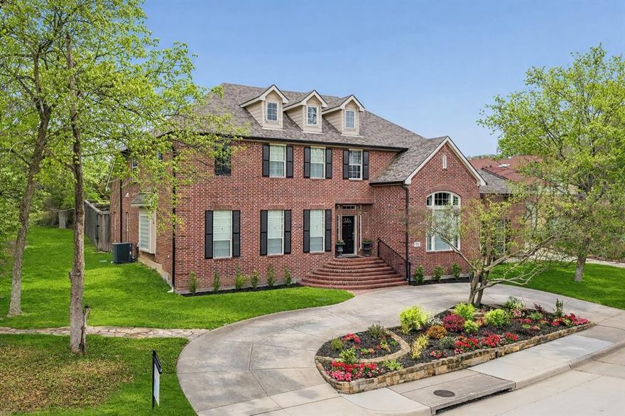 Set on a spacious corner lot in the heart of Lake Highlands’ coveted Town Creek, this stunning 5-bedroom home offers over 4,400 sq. ft. of bright, airy living with soaring ceilings and walls of windows that flood the space with natural light. The layout is both functional and fun, featuring a welcoming formal living room, an open-concept family room off the kitchen, and an upstairs game room ready for movie nights, playtime, or hosting friends.
The chef’s kitchen is a true standout with professional-grade appliances, double ovens, and a generous pantry, all seamlessly connected to the main living areas for effortless entertaining. The downstairs primary suite feels like a retreat, complete with a beautifully updated spa-inspired bathroom, separate tub and shower, and a large walk-in closet. Flexible secondary bedrooms offer space for everyone, while a tucked-away bonus room makes the perfect private office or creative escape. Outside, enjoy a sparkling pool, a large backyard with room to play, and a 3-car garage for added convenience.
This is the perfect blend of space, style, and lifestyle—right in one of Lake Highlands’ most loved neighborhoods.