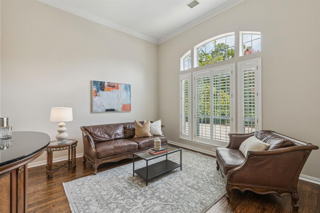 8904 Meadowknoll Drive