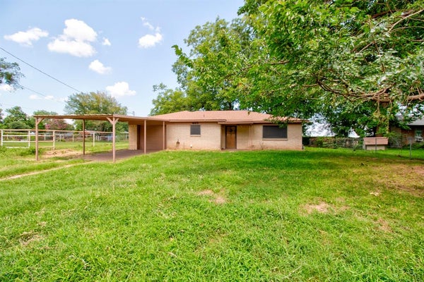 403 S BROADWAY ST, COLLINSVILLE, TX 76233 - Image b2dd14e011d05b056a8f894237ea97ff/3289445835