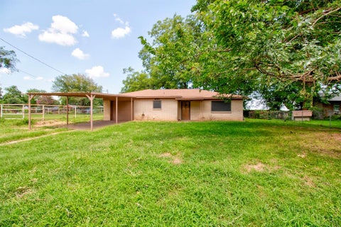 Photo of 403 S Broadway Street, Collinsville, TX 76233 (MLS # 21314389)