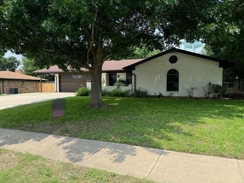 A home in Benbrook