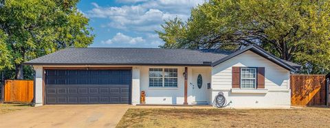 3233 Harris Lane Haltom City TX 76117