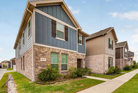Photo of 4716 Stunning Pathway, Haltom City, TX 76117 (MLS # 21288746)