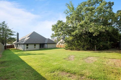 A home in Lake Kiowa