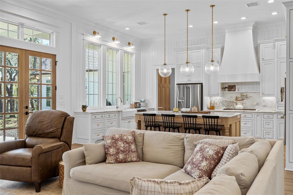 BLUEBONNET ESTATES - Residential