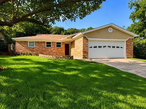 Photo of 704 Chisholm Trail, Denton, TX 76209 (MLS # 21319054)