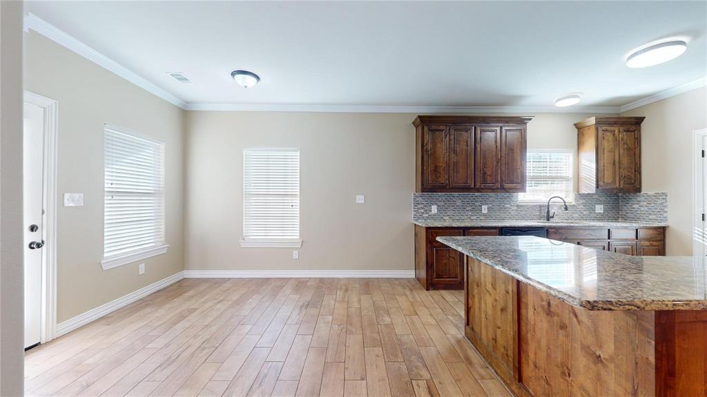 929 S Montgomery Street