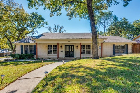 Photo of 7544 Madeira Drive, Fort Worth, TX 76112 (MLS # 21420781)