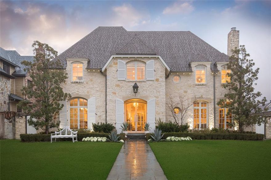 Incredible home in the Fairway of UP on a 70 x 150 lot near Coffee Park.  Very Updated custom home and with a great floor plan on great block offering 4 beds, 4.2 baths, formal dining, study, open kitchen to den, great outdoor living, turfed back yard, oversized 2 car garage, Elevator, designer wall paper, light fixutures, and many other features.  Home is Currently leased with  Tenants-  lease ends July 15th.