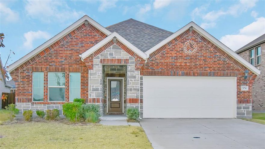 MOVE IN READY 4-bed, 3-bath home nestled within the highly sought-after Brookside subdivision. This single story home is an ideal abode for those seeking immediate occupancy. The expansive living room is an ideal space for entertainment and relaxation. Eat in kitchen is adorned with granite countertops and walk in pantry. Stainless steel appliances and large island is a stand out feature. The breakfast nook and formal dining room provide the perfect spaces for family get-togethers. The master suite features a spacious bathroom with a  stand-in shower and a walk-in closet. 3 Additional bedrooms are generously sized and filled with natural light. A larger back yard space provides more room for various activities. Easy access to the schools and shoppings. Don't miss the opportunity to move into this home!