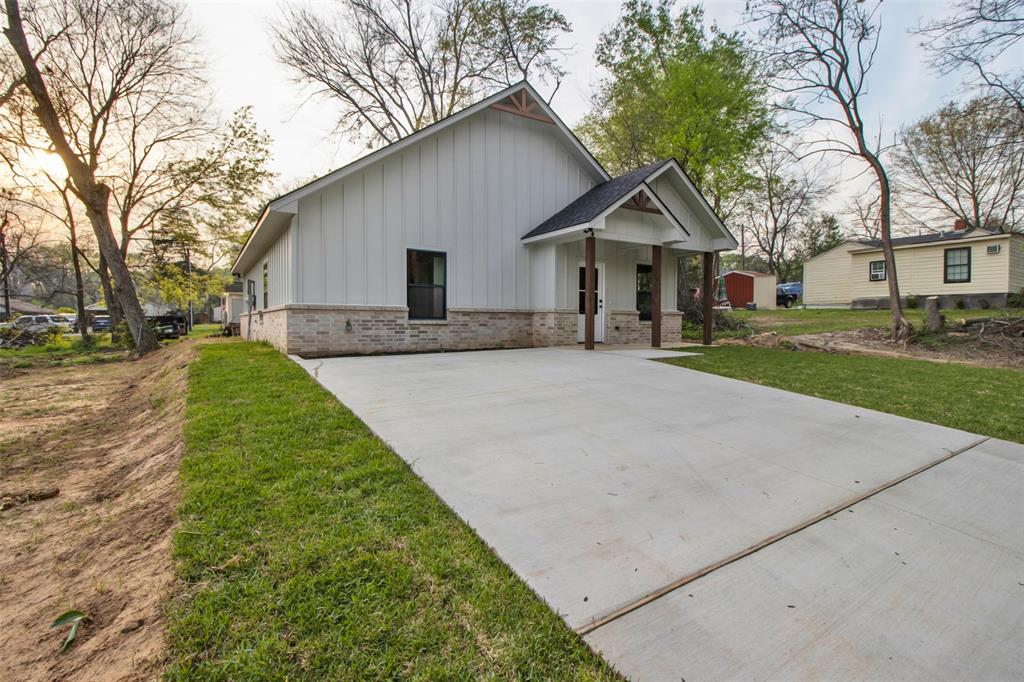 WHITTEN HILL BLOCK 407 LOT 18 - Residential