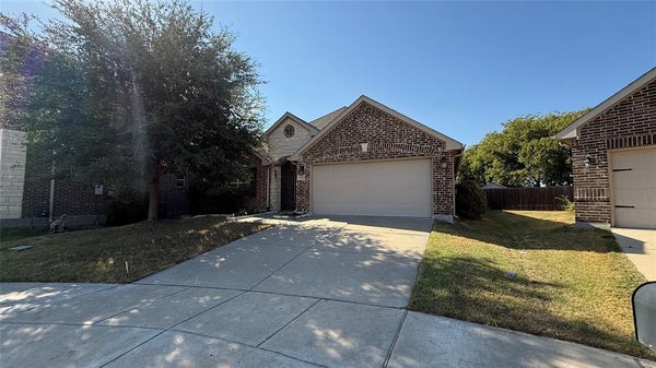 2805 BIRD CREEK CT, LITTLE ELM, TX 75068 - Image b30dfd5c4b3049fab4070ec619a2127e/1374651876