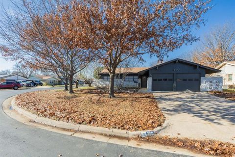 A home in Crowley