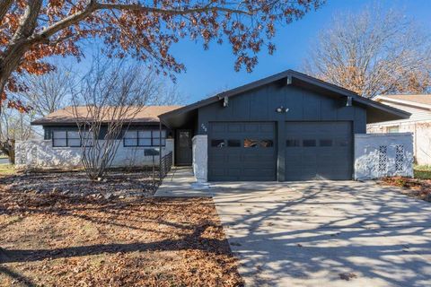 A home in Crowley