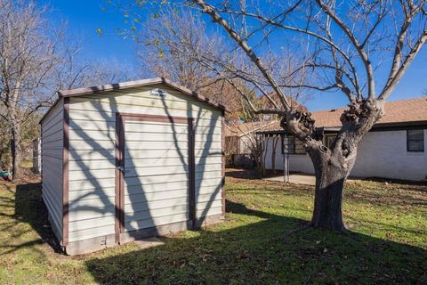 A home in Crowley