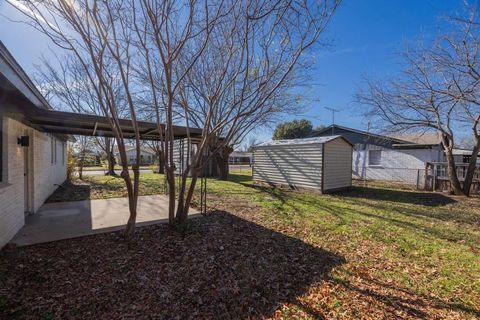 A home in Crowley