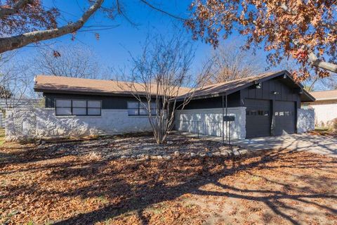 A home in Crowley