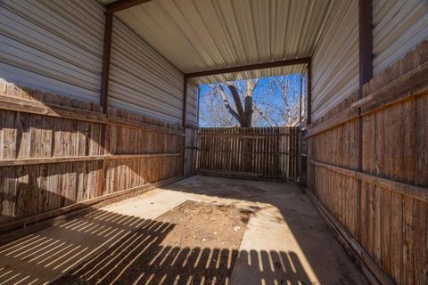 A home in Crowley