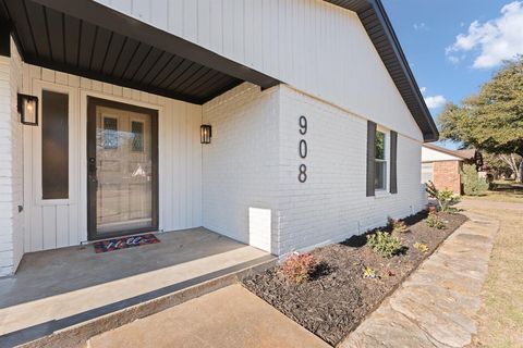 908 Stonelake Drive Cleburne TX 76033