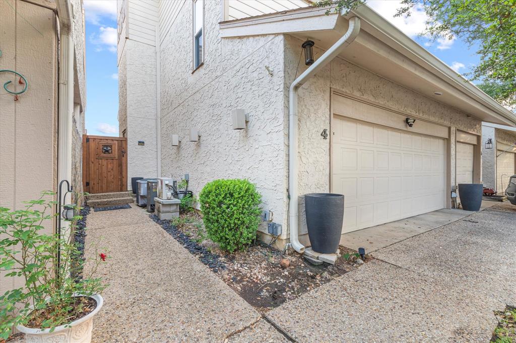 4 Oakbrook Drive