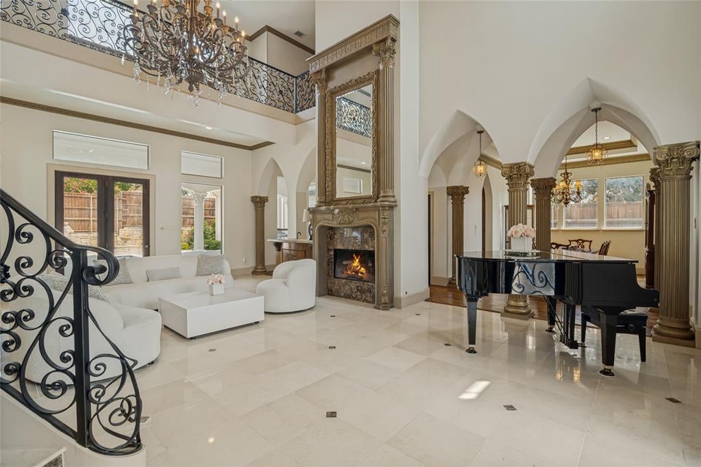 1634 Torrey Pines Lane