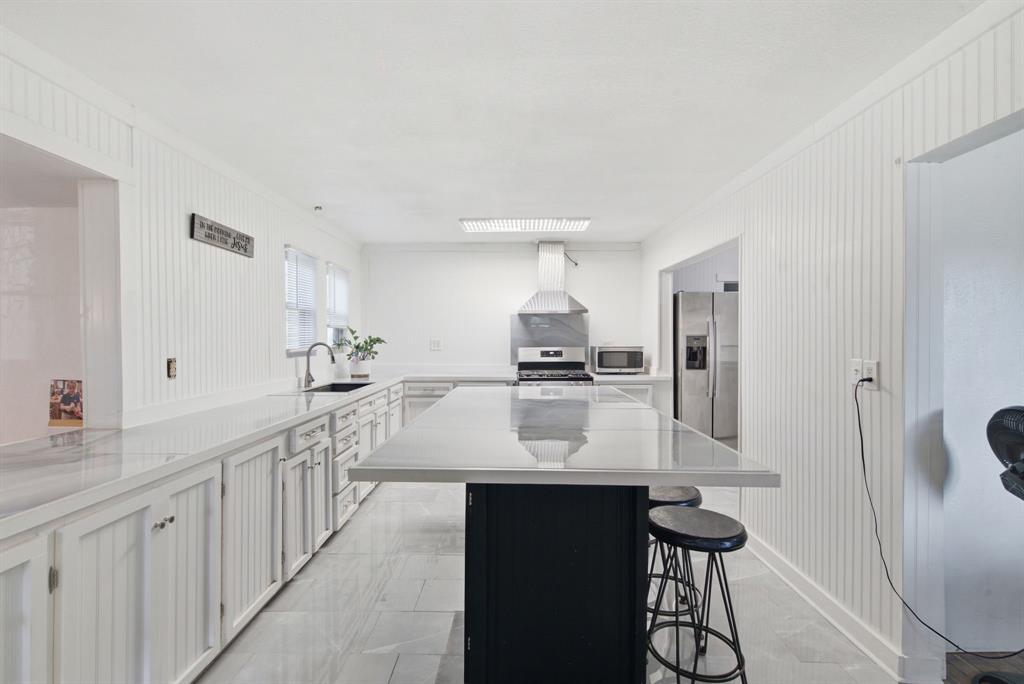 324 W Ross Avenue
