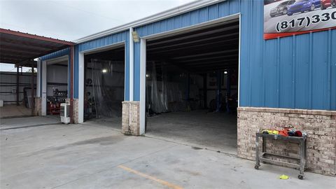 Photo of 7918 Mansfield Highway, Kennedale, TX 76060 (MLS # 21238797)