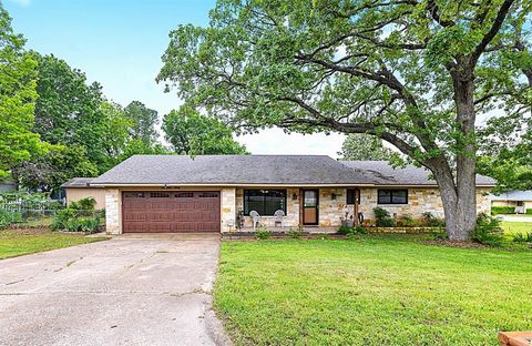 1730 W Hull Street Denison TX 75020