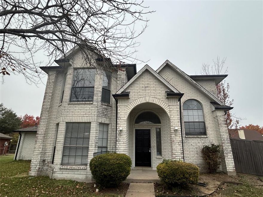 Locate at West Plano two-story house. White Brick front view, Large living room with a cozy brick fireplace and a wet bar. Spacious kitchen and Large breakfast room. Front room has large bay windows. Upstairs have a big game room and 2 large secondary bedrooms. Master retreat has room for a sitting area and large walk-in closet, at the bathroom, luxurious spa and dual sinks, over-sized shower. !Great backyard with covered patio. Close to Entertainment, Restaurants & Shopping area. Highly-rated Plano schools and Plano West High School.