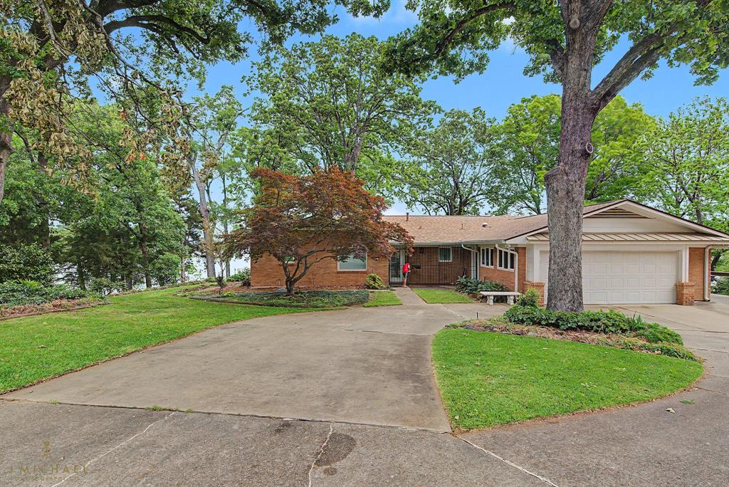 2403 Lakecrest Drive