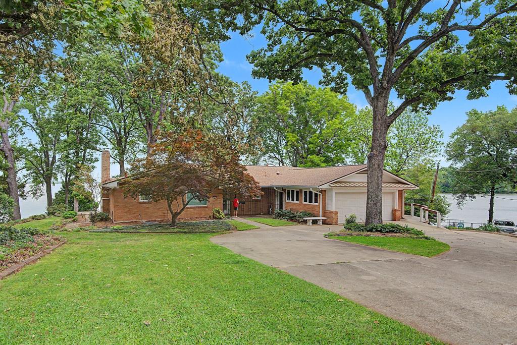 2403 Lakecrest Drive