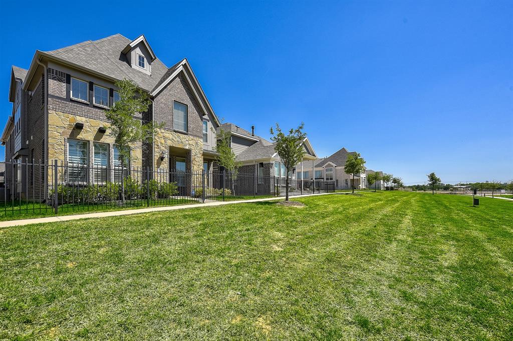 1521 Pirene Alley