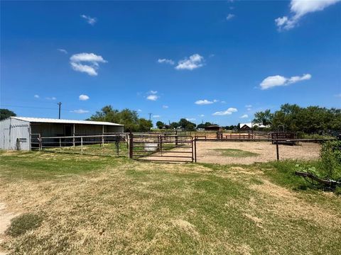 1854 County Road 475 Stephenville TX 76401